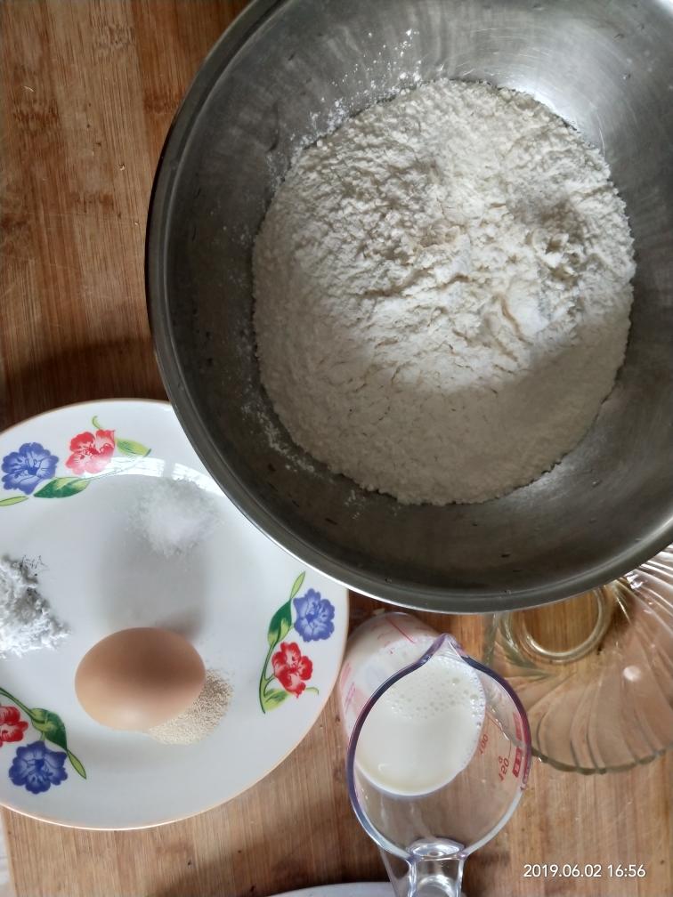 纯奶手撕吐司的做法 步骤1