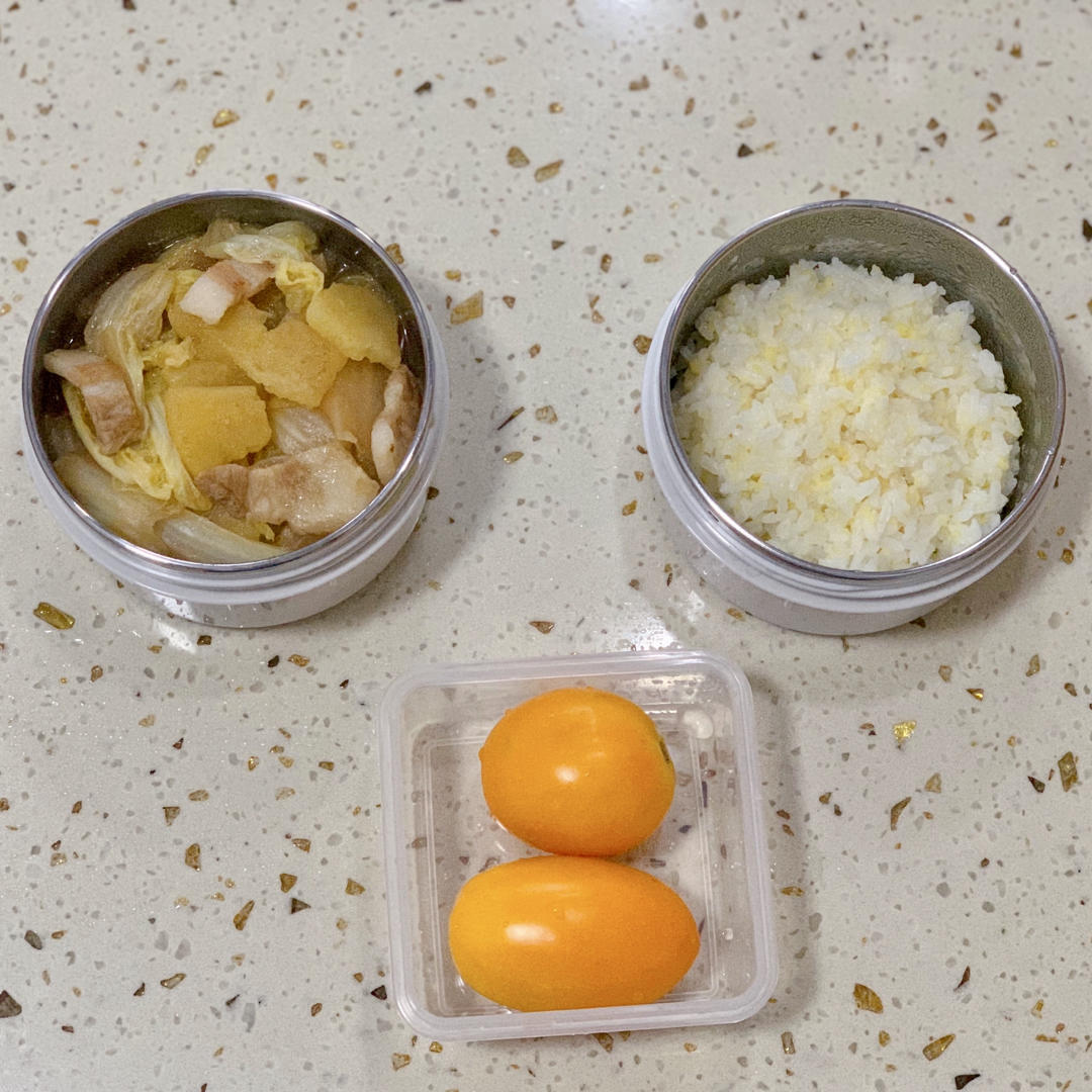 给老蔡送病号饭的小蔡