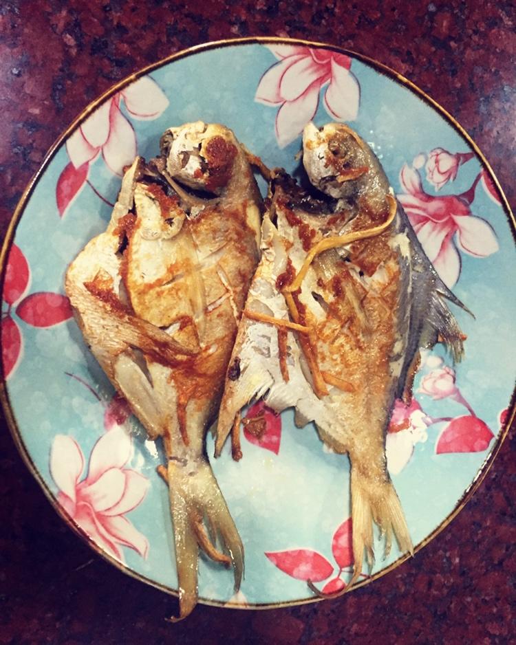 图解“煎鱼~入味又不破皮”的简单方法