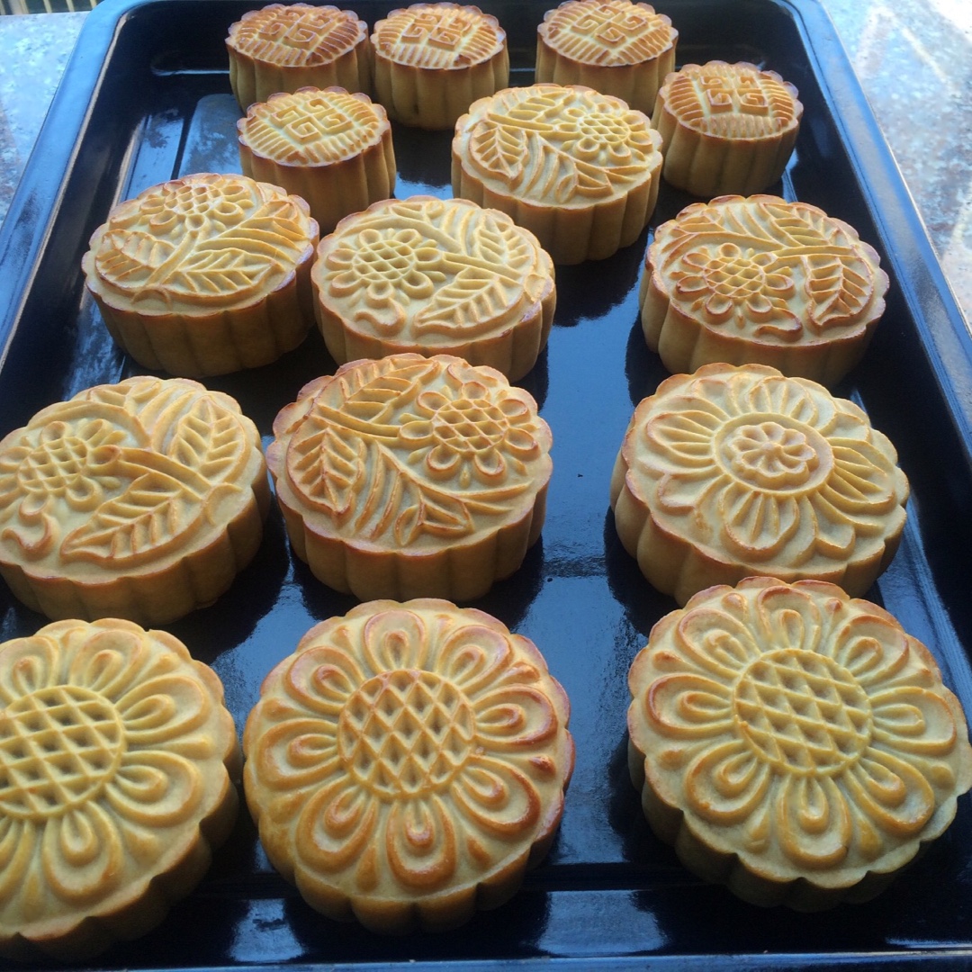 广式月饼—蛋黄莲蓉月饼