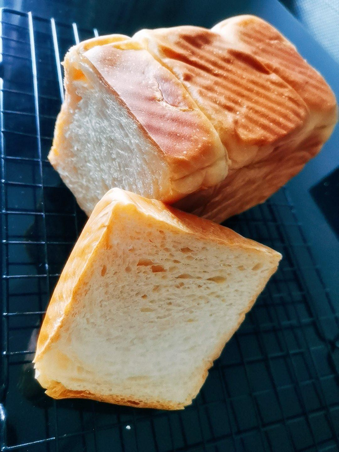 吐司方包，女儿说和来自台湾的爸爸糖一样好看好吃。零失败（是指我个人制作没有失败过）。