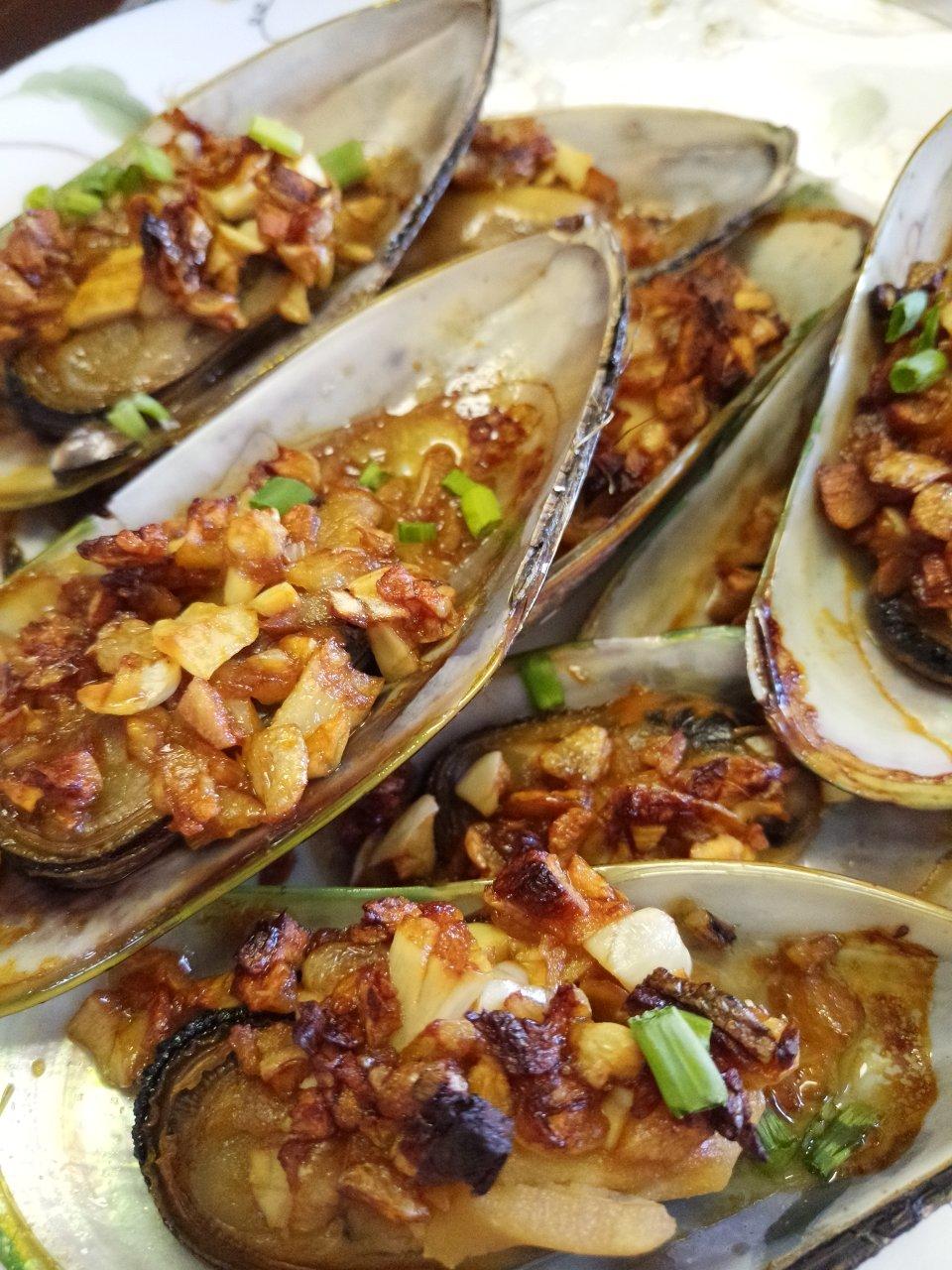 龚小主驾到做的蒜蓉烤青口