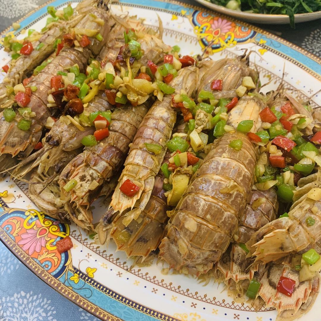 无油炸版的椒盐皮皮虾和巧拨虾壳的方法