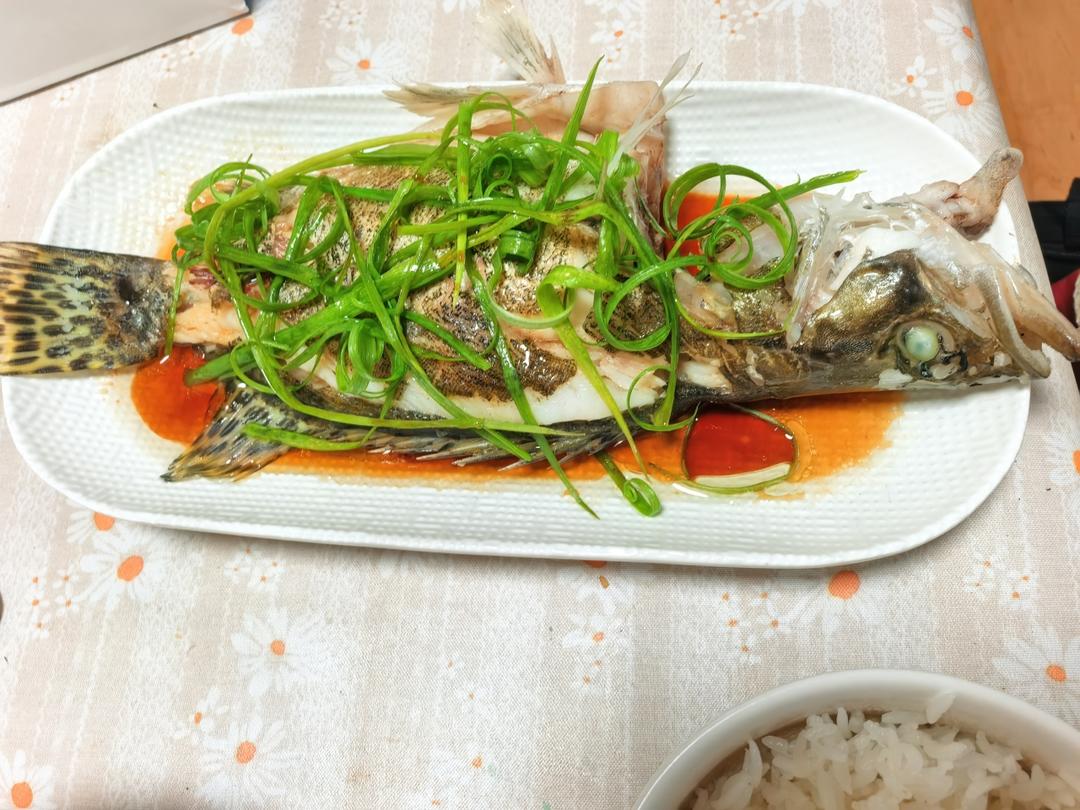 10分钟做 清蒸鲈鱼 （附切鱼图解）