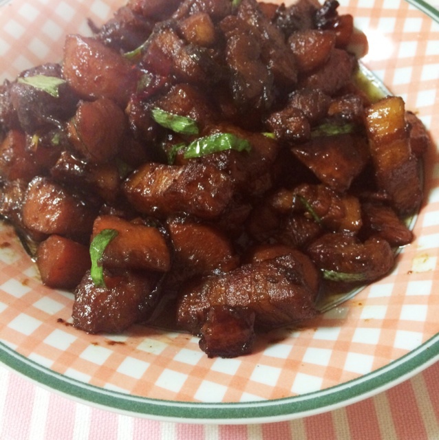 吃着碗里望着锅里的红烧肉