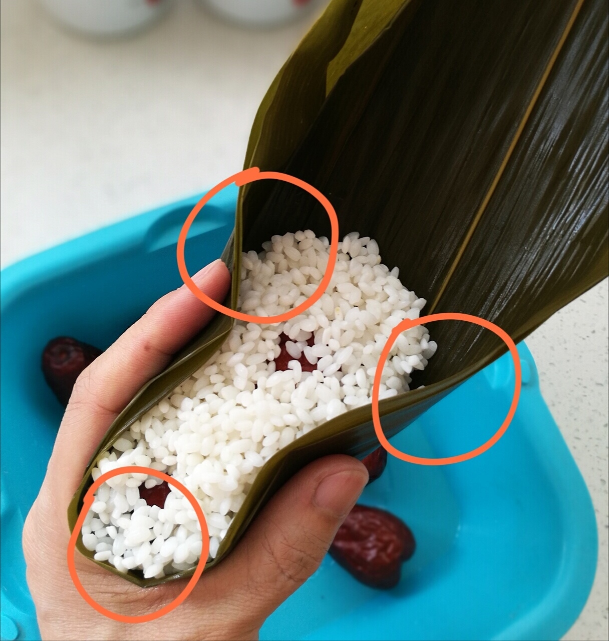 详细步骤包粽子（四角粽）的做法 步骤4