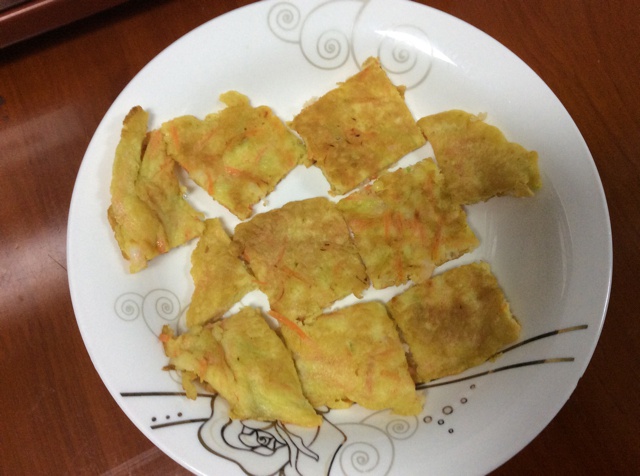 芹菜叶胡萝卜蛋饼