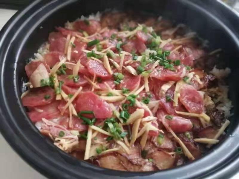 广式腊味煲仔饭