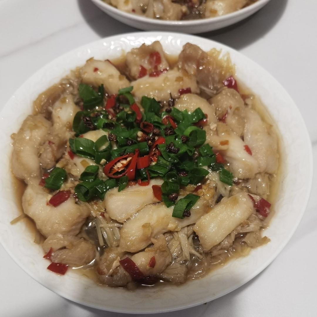15分钟搞定【蒜蓉粉丝蒸龙利鱼】，入夏前多吃它准能瘦！