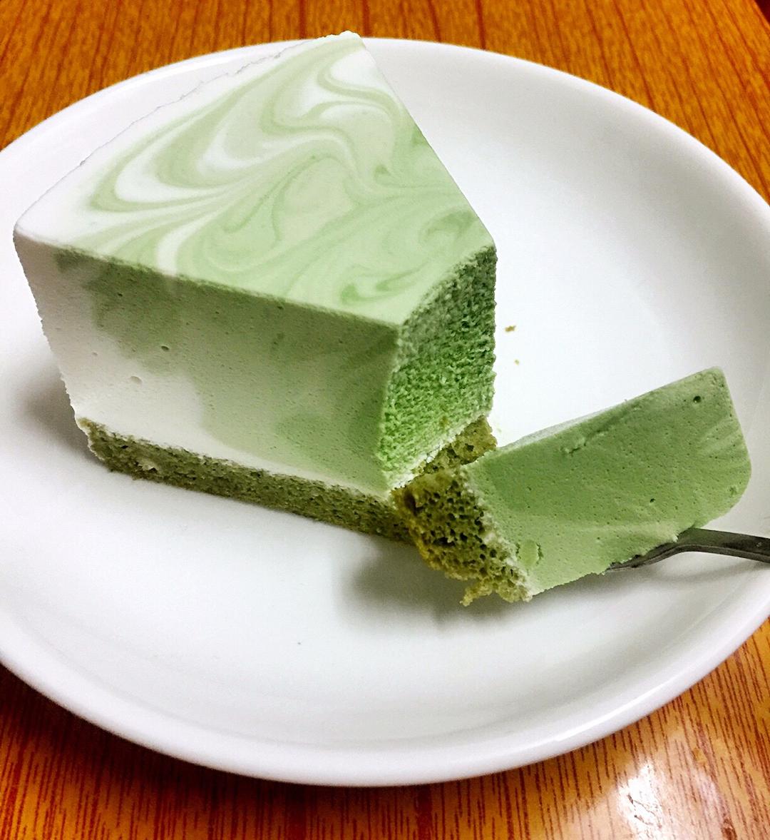 aoduo--我做的渐变抹茶慕斯蛋糕:我amanda带着既美又作的抹茶甜点又来