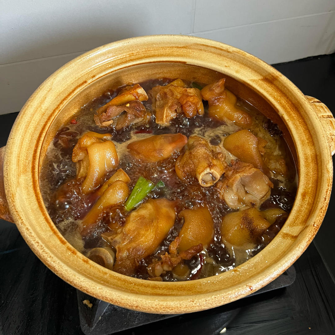 美味的家常菜：红烧猪蹄