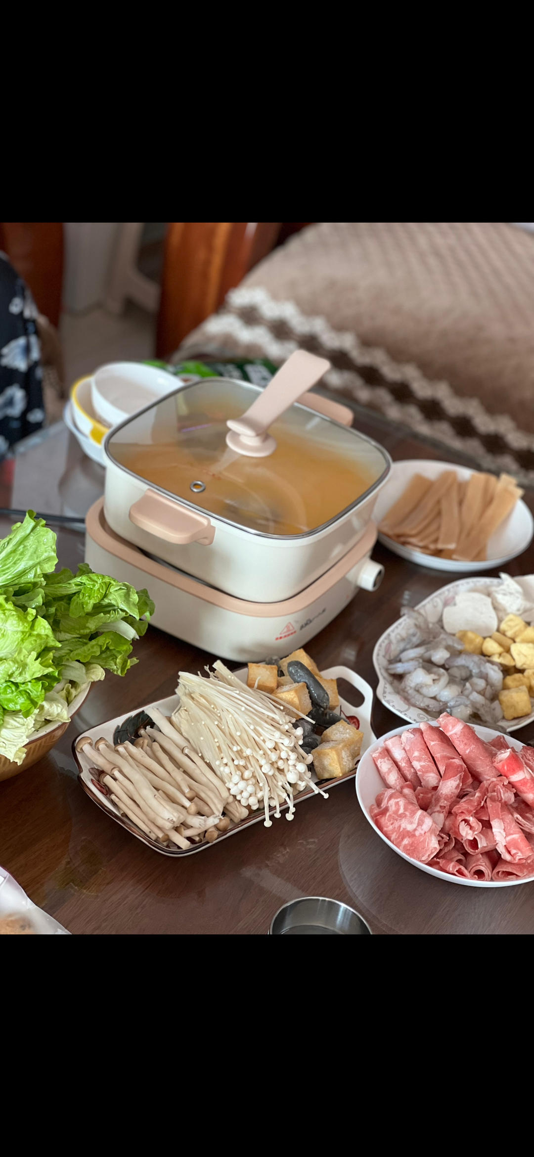 冬天第一顿火锅安排上了吗？热气腾腾的麻辣火锅走起
