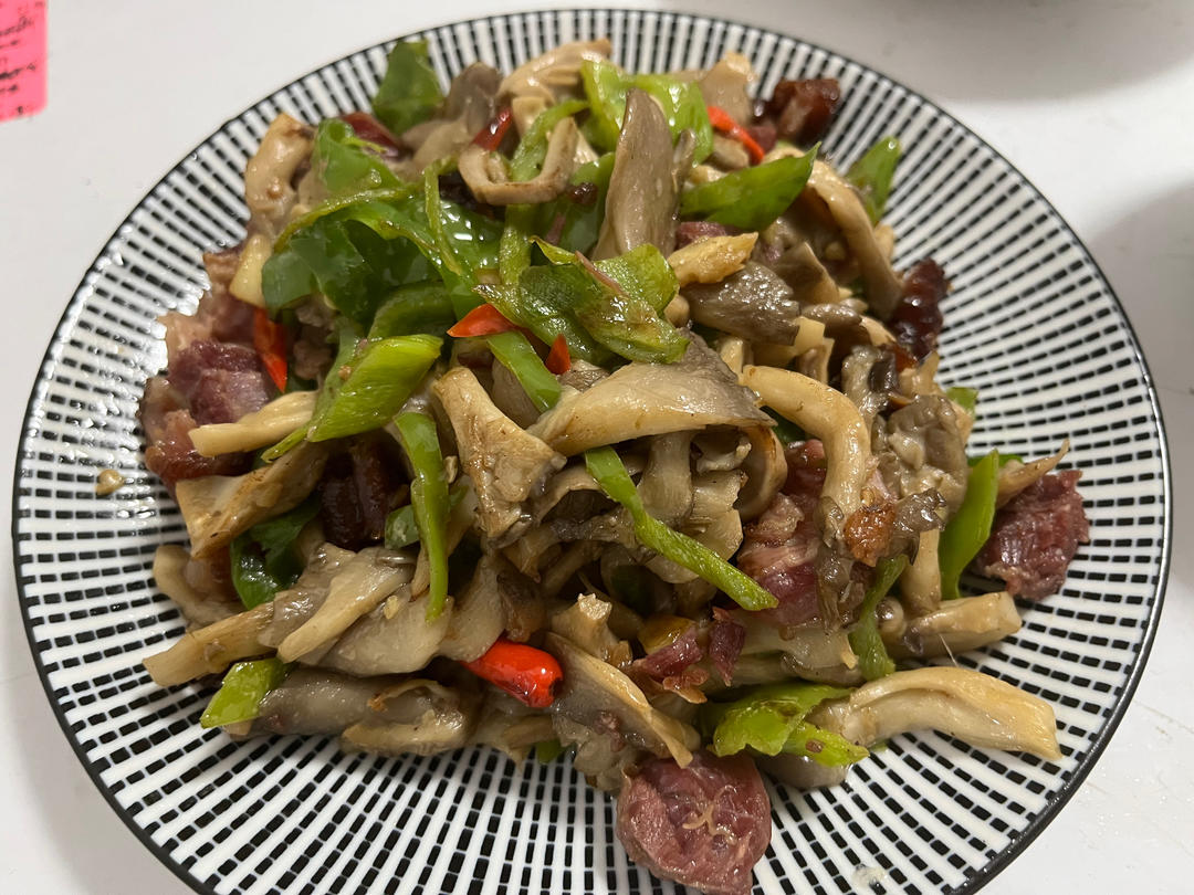 香辣好吃的炒平菇