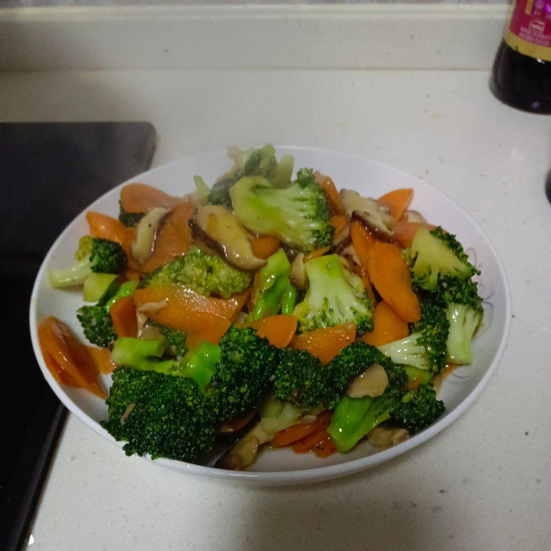 全素也可以超好味的炒杂蔬（西兰花香菇胡萝卜）