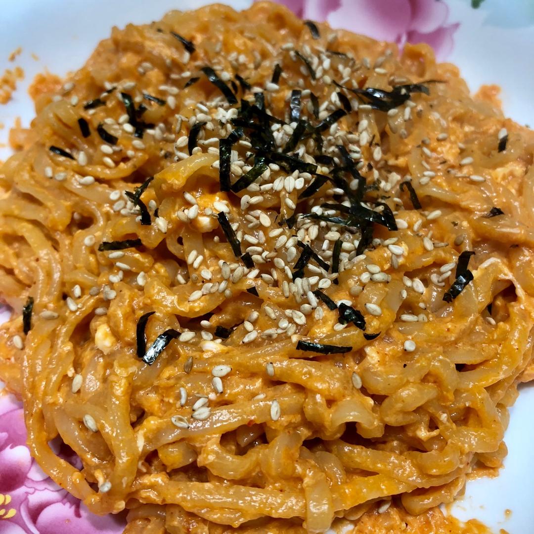 韩国超辣三养火鸡拌面（怎样做不辣又好吃！）