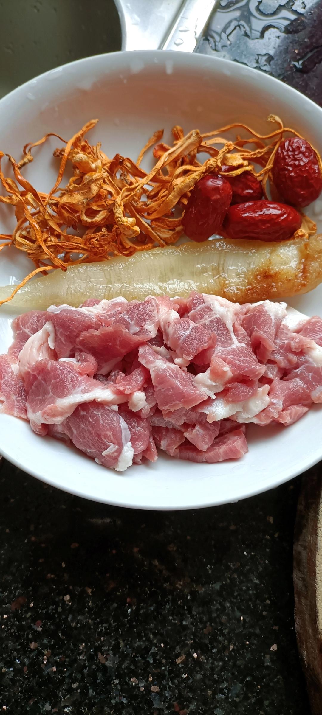 姬松茸花胶鸡汤