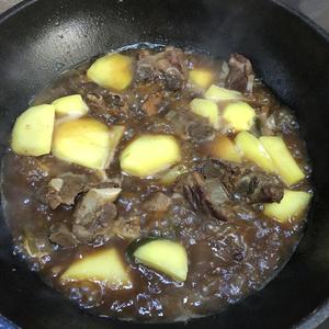 红烧排骨炖土豆的做法 步骤5
