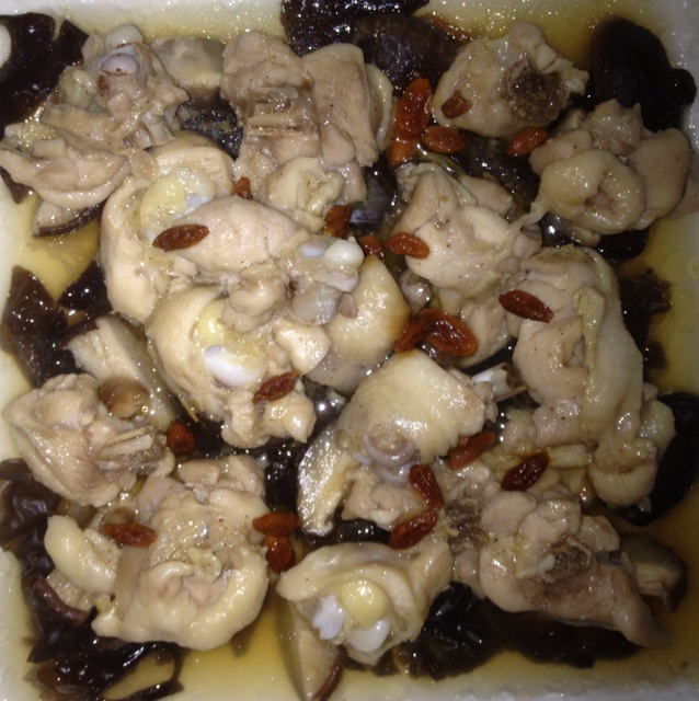香菇黑木耳蒸鸡