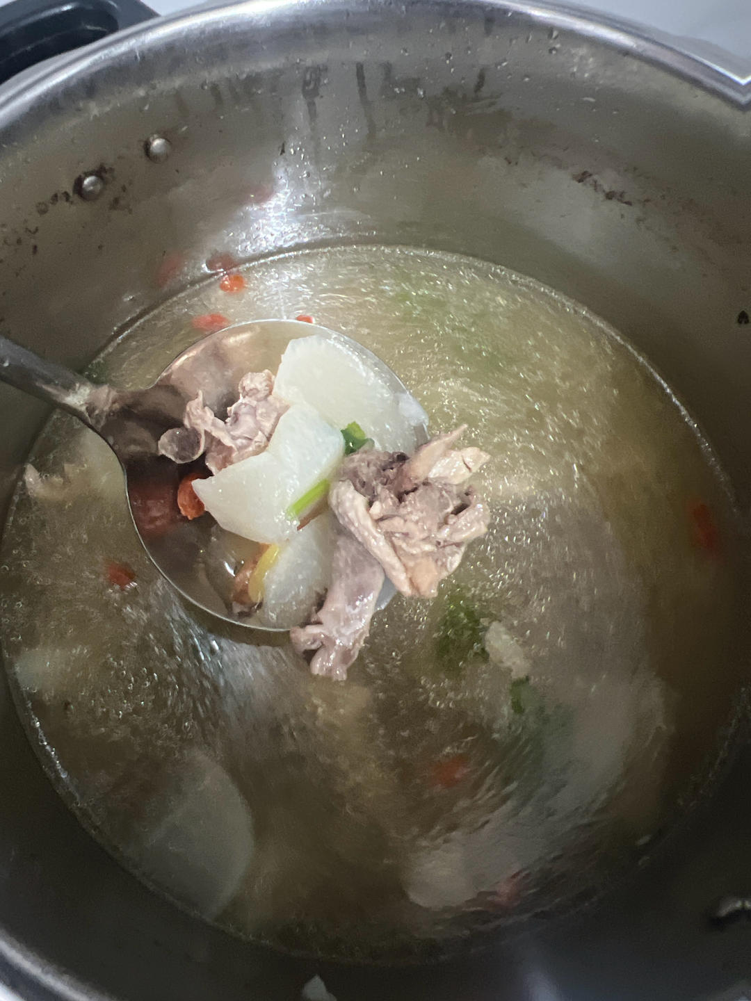 萝卜鸭腿汤
