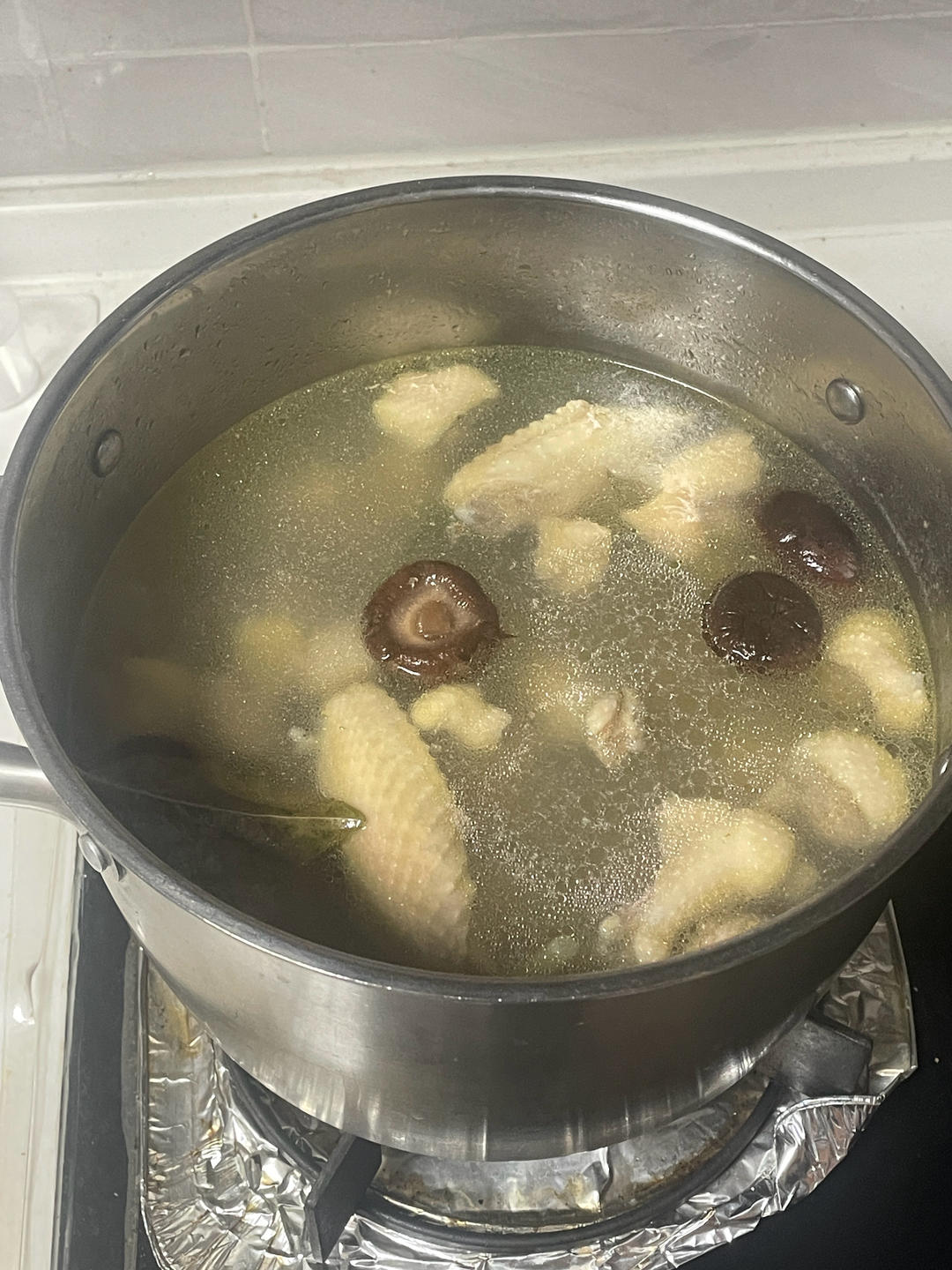 奶奶教的鲜香肥美香菇炖鸡汤