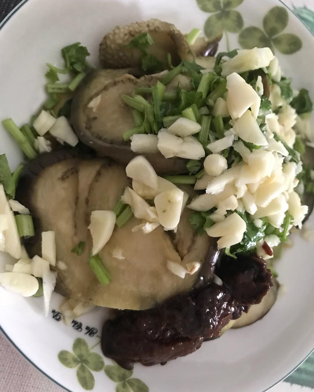 凉拌茄泥 蓝调rainbow做的凉拌茄泥 茄子,大蒜,芝麻