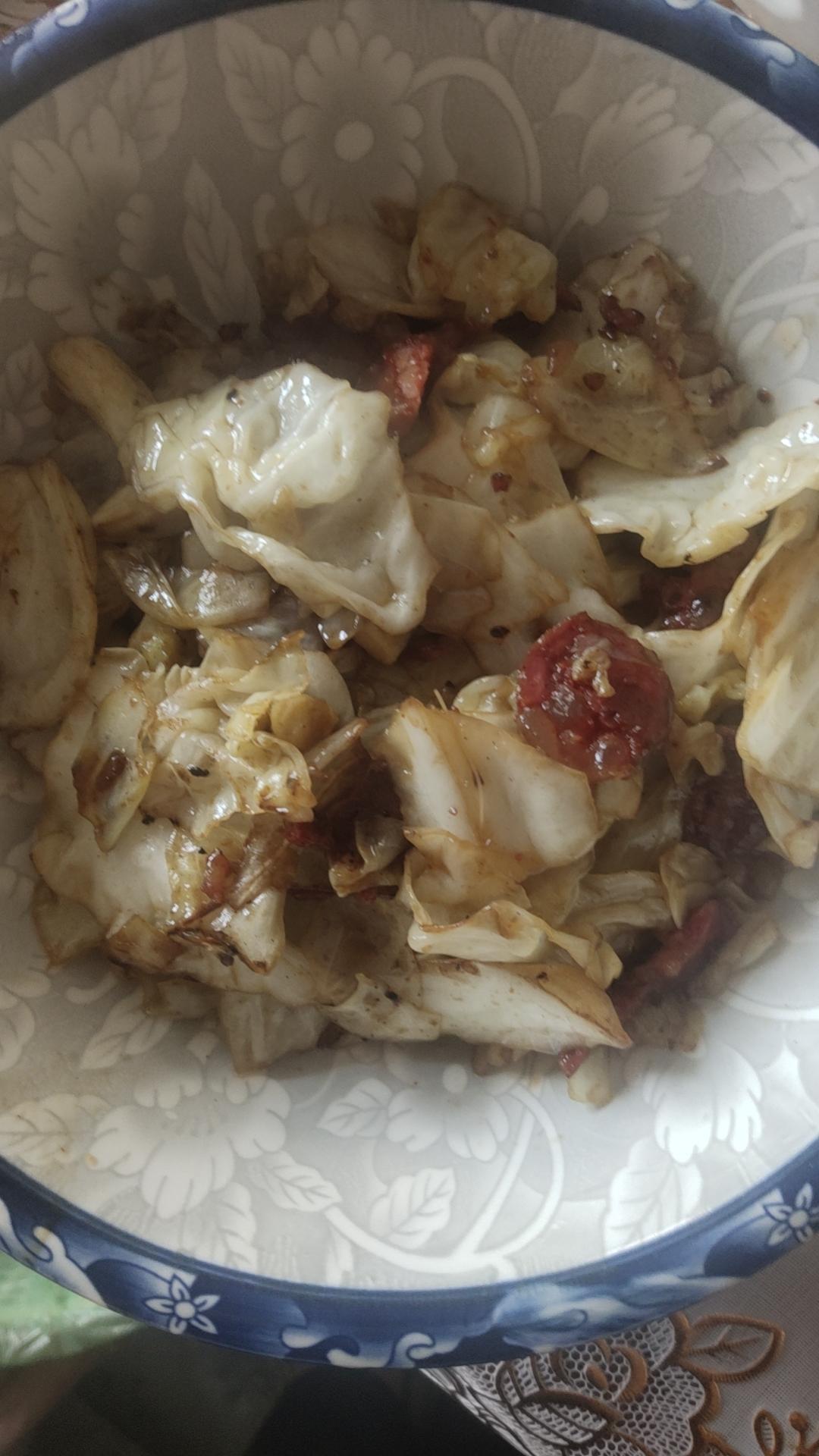 腊肠手撕包菜