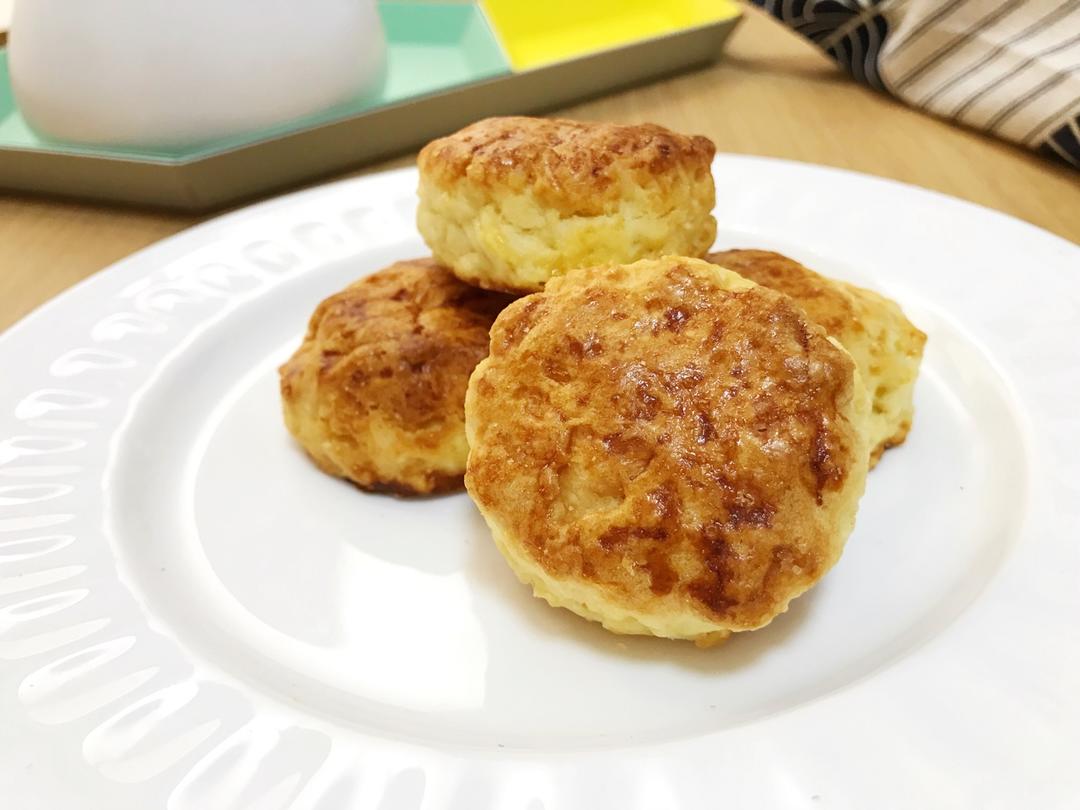 【视频】3分钟 奶油司康Scone(可能是世界上最快手的司康) 消耗淡奶油～