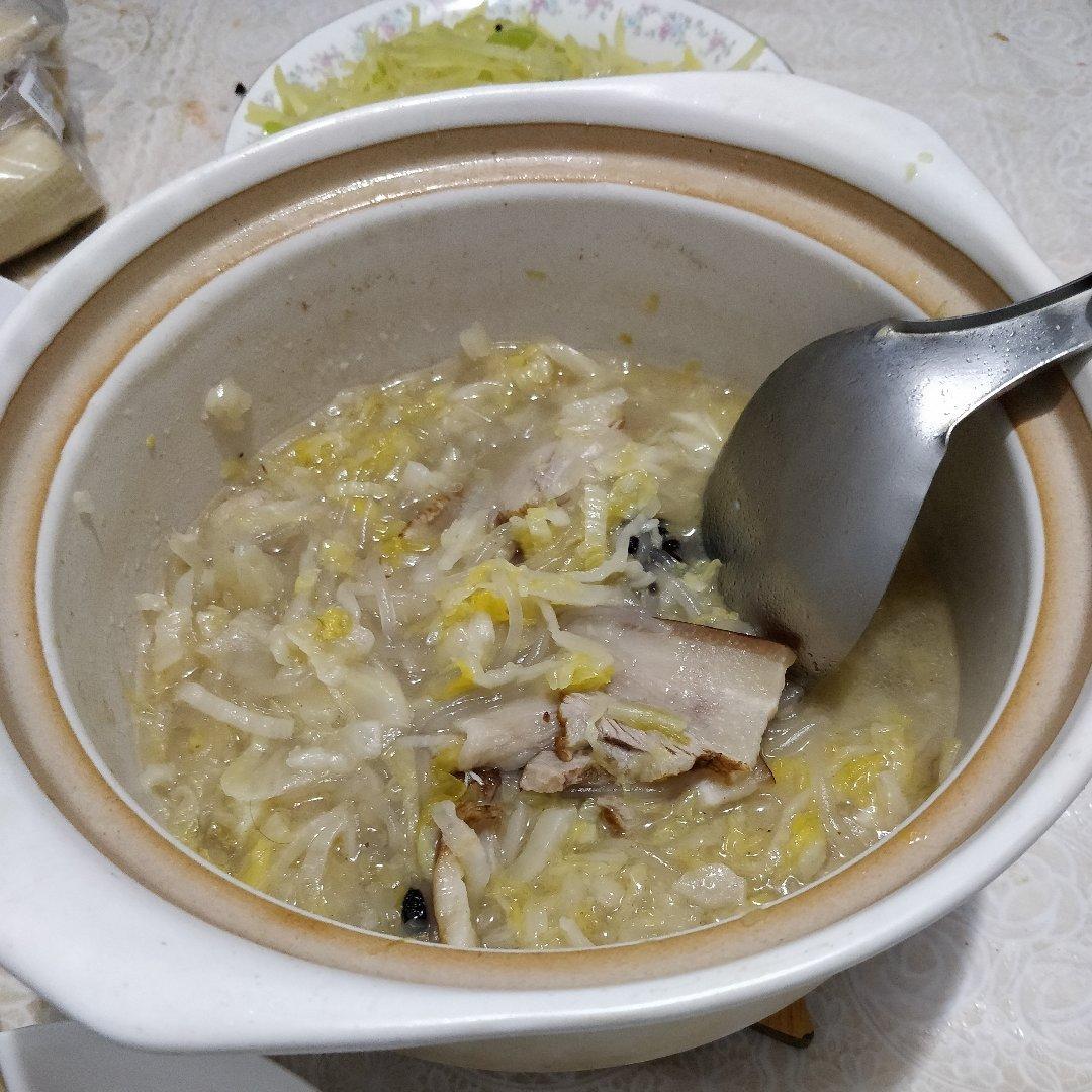 酸菜汆白肉