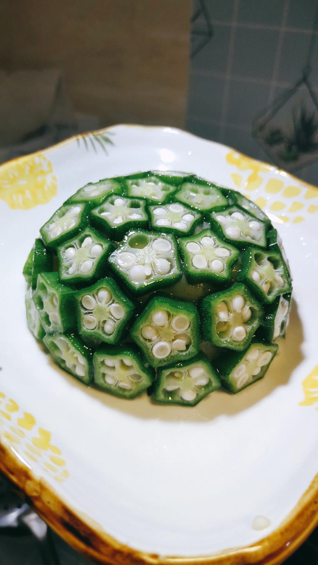 这绝对是秋葵颜值最高的做法，好看又好吃，端上桌最先光盘