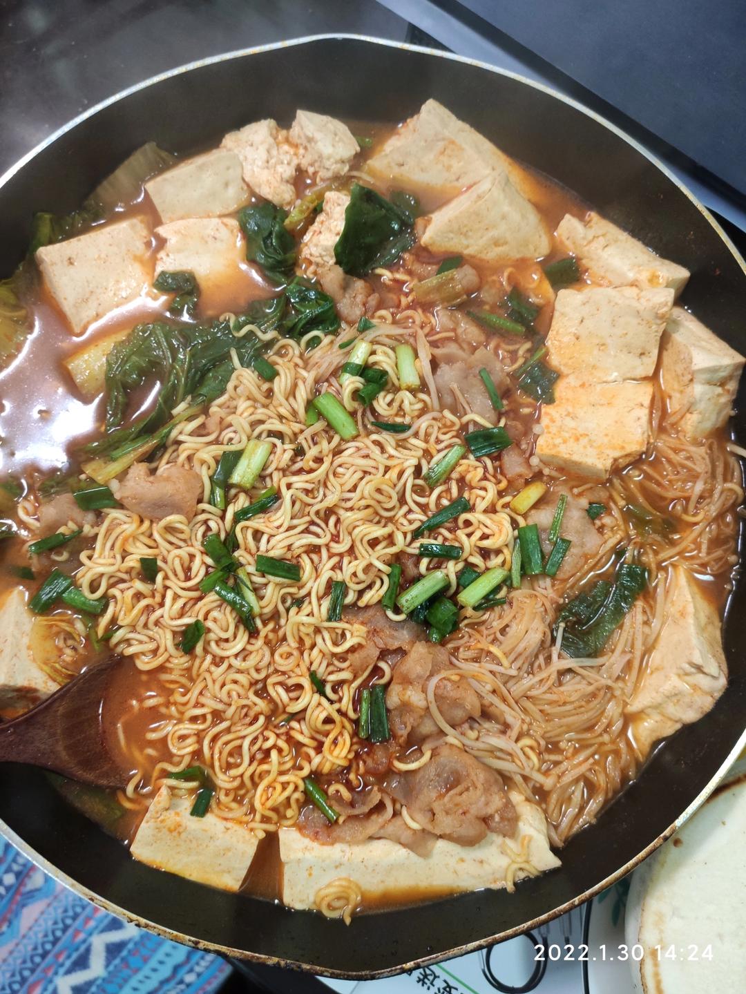 韩式泡菜豆腐锅/辣白菜豆腐汤