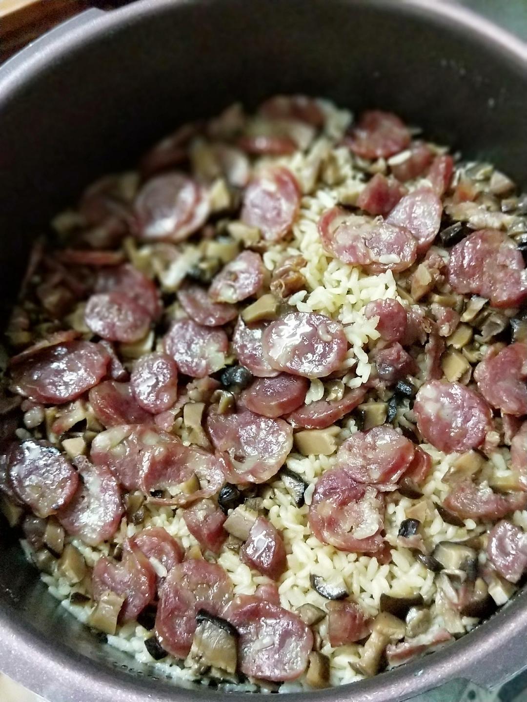 电饭锅版香菇腊肠饭