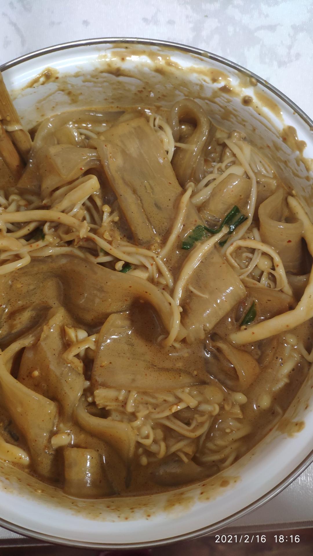 秒杀小夜市的麻酱流汁宽粉