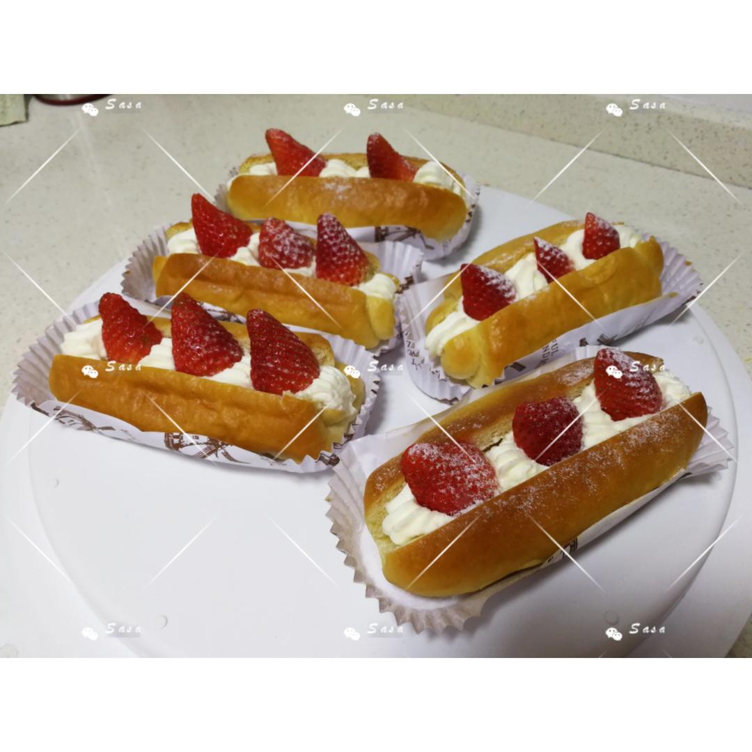 草莓甜心面包（酸奶奶油霜）
