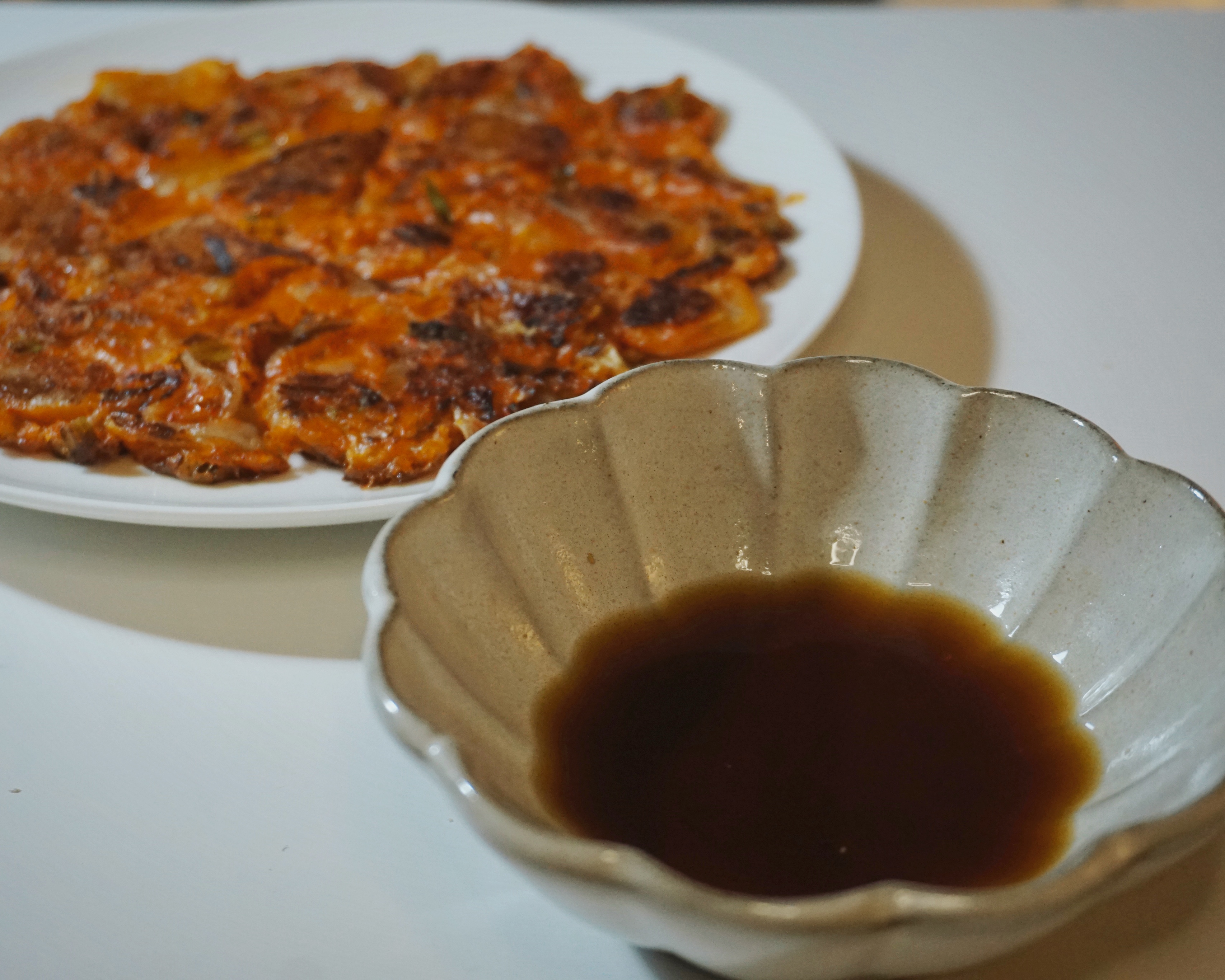 不用去韩国也能吃到的正宗韩式泡菜饼的做法 步骤5