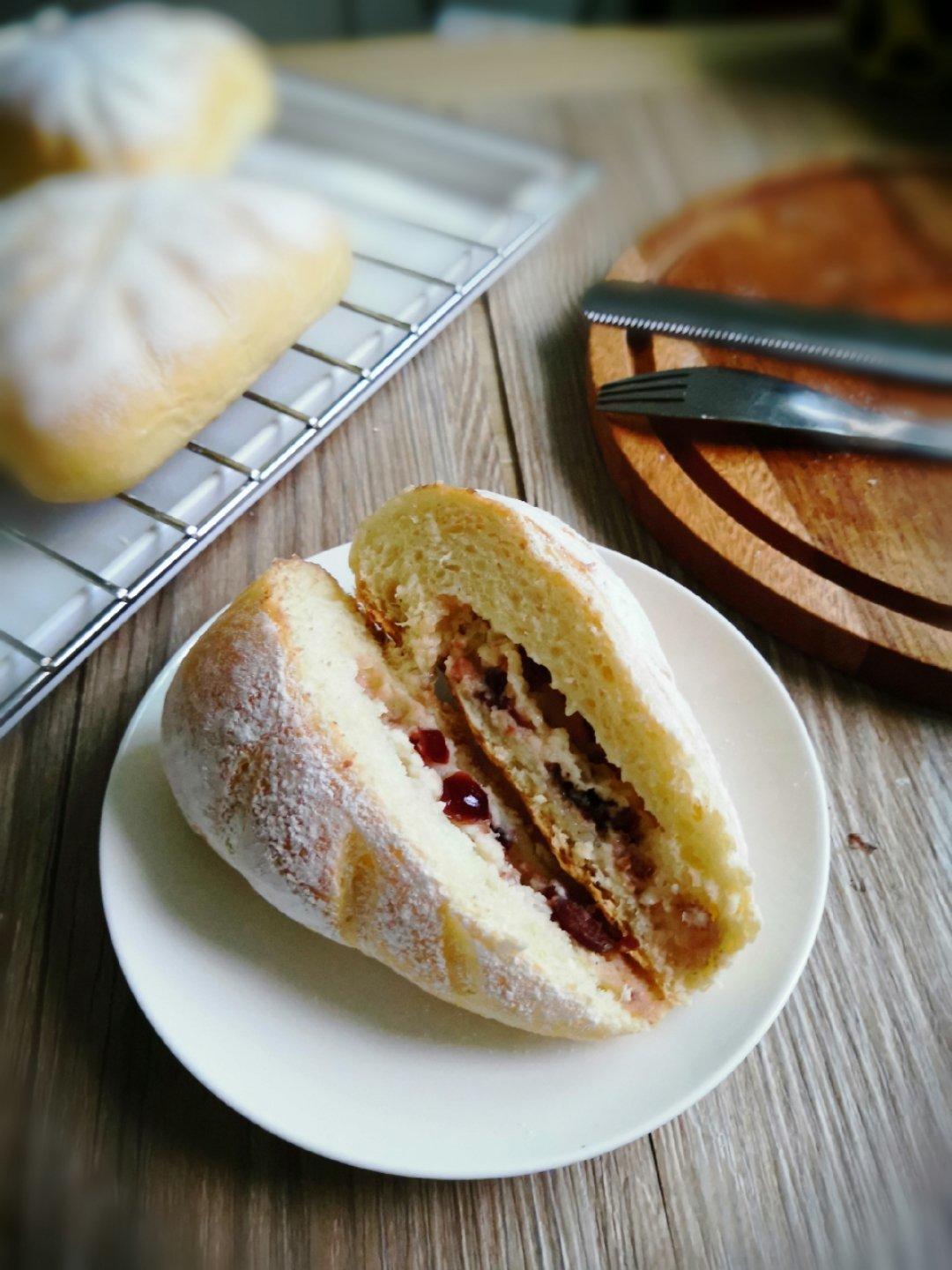 蔓越莓奶酥软欧包～