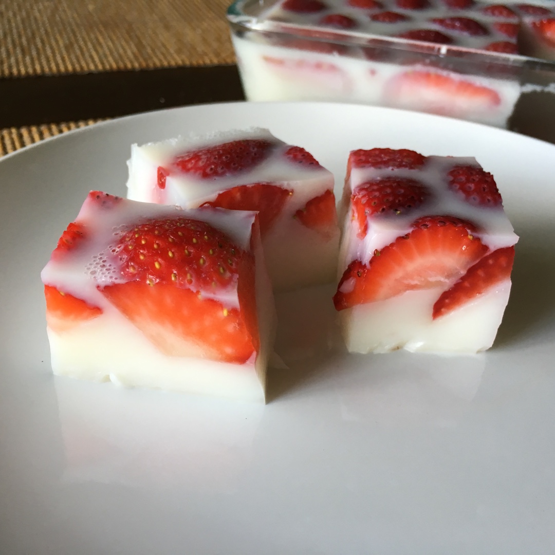 日本大热的草莓牛奶羊羹