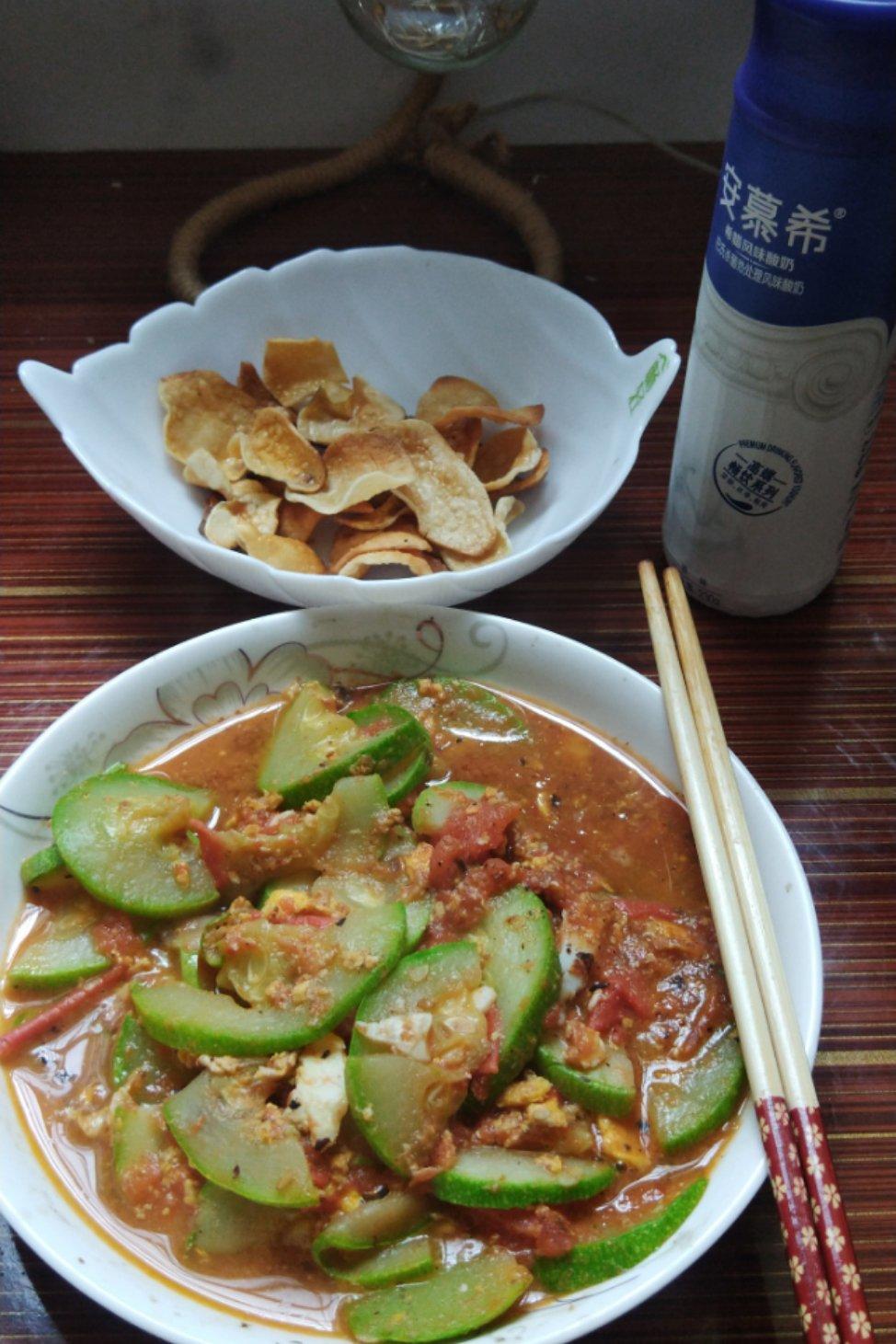西红柿炒西葫芦
