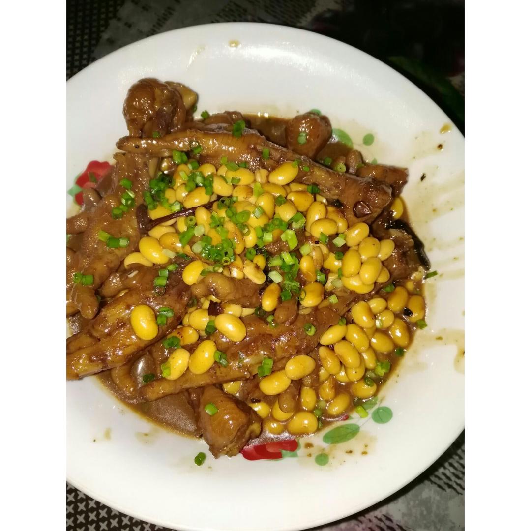 鸡爪红焖黄豆