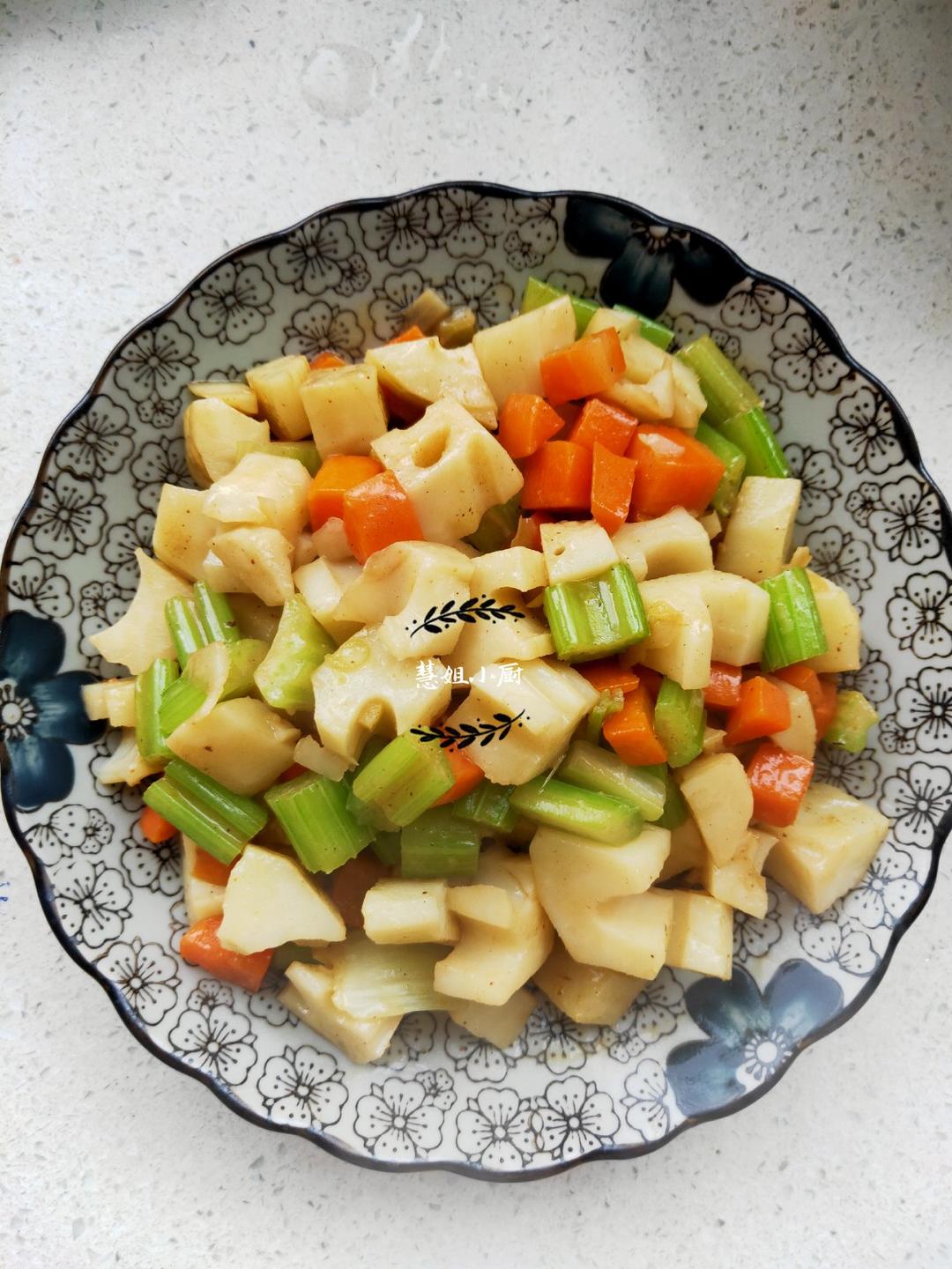 肉炒莲藕胡萝卜香干丁