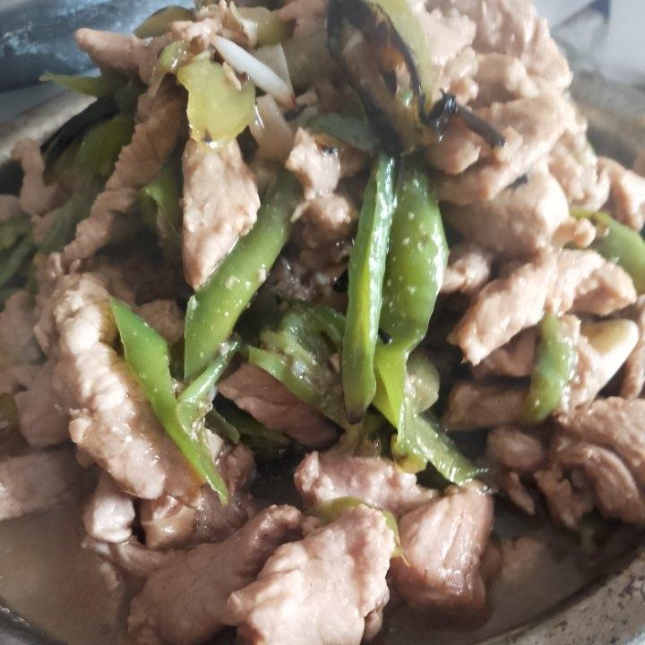 青椒肉丝，这样炒太好吃了。