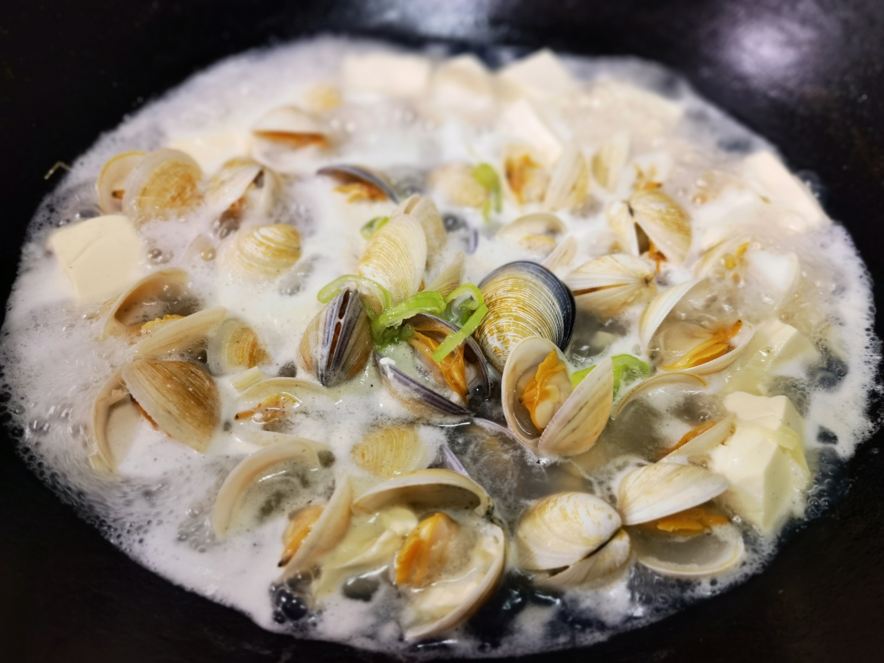 白蛤蜊豆腐汤