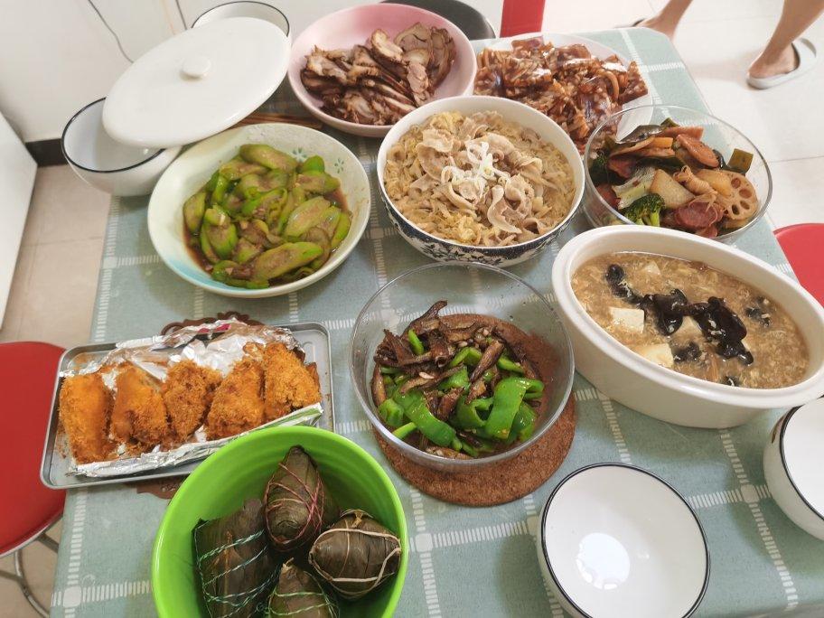 东北酸菜烩白肉粉条