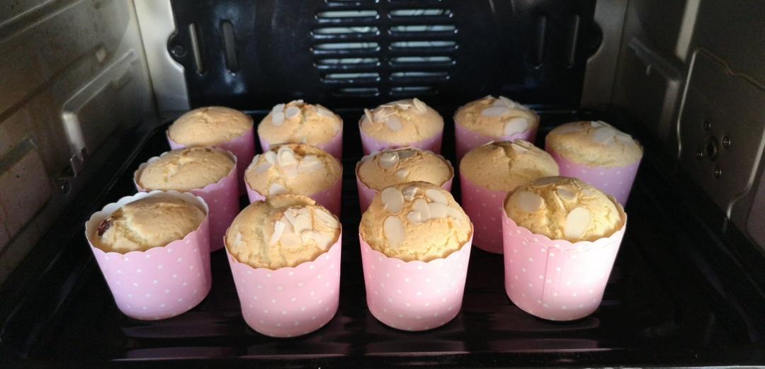 不塌不凹的纸杯戚风蛋糕