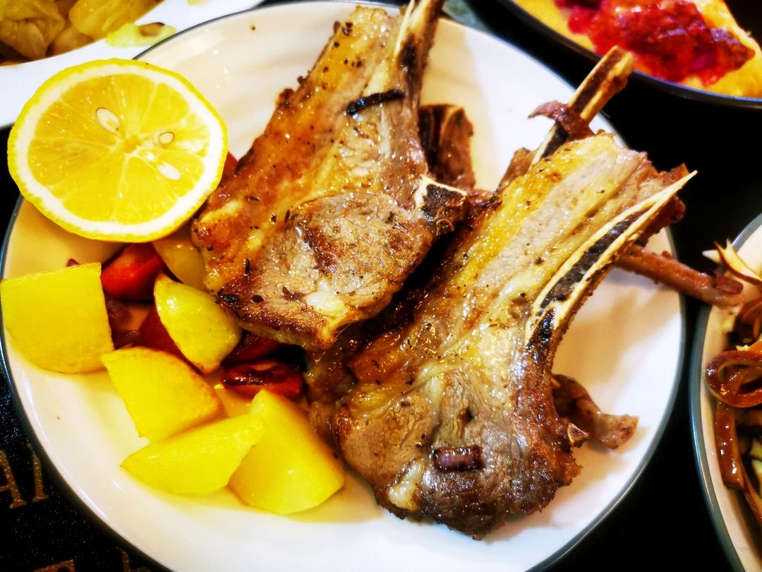 大餐在家轻松做～迷迭香煎法式羊排