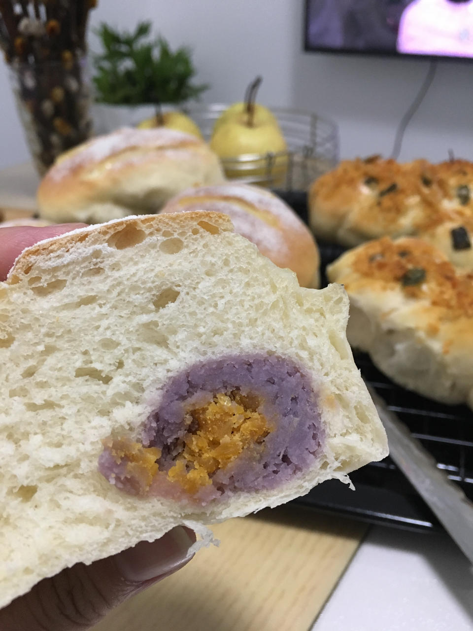 芋泥咸蛋黄软欧包