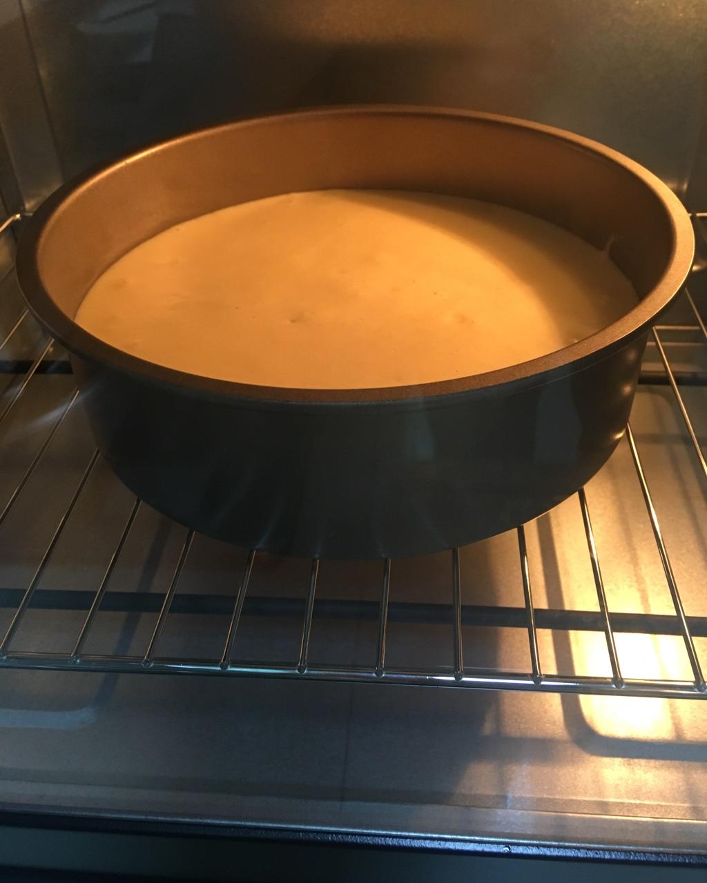 烤箱做蛋糕（戚风蛋糕的做法）