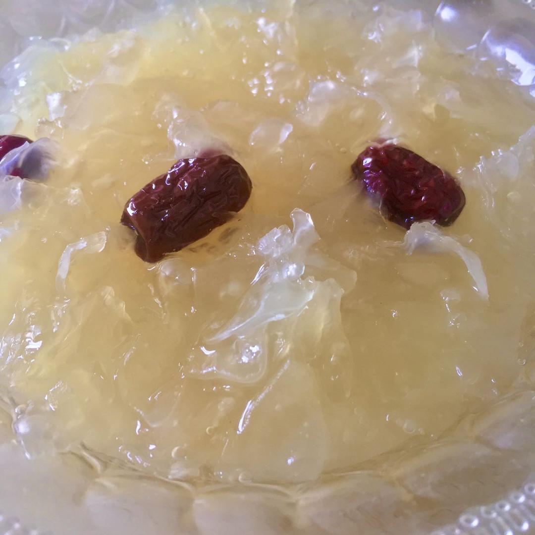 快速出胶~银耳红枣汤