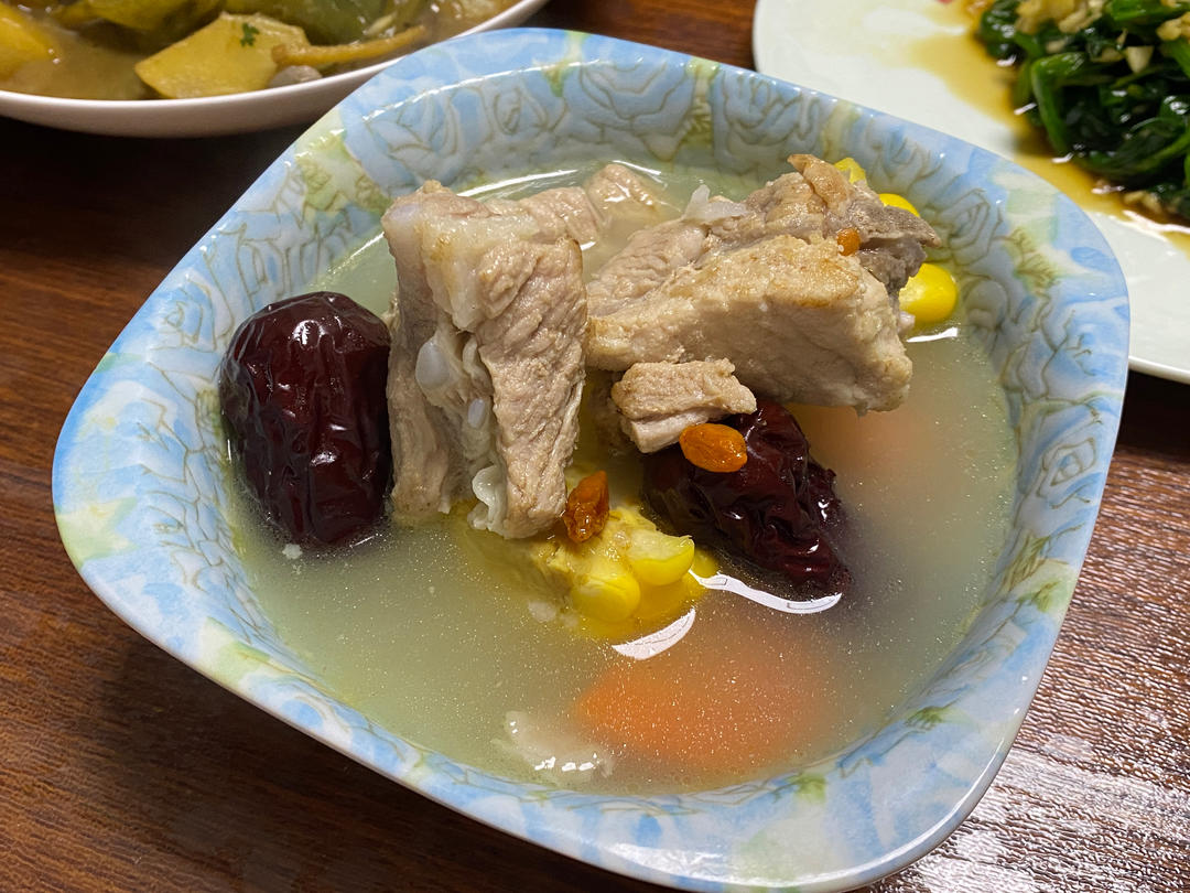 连吃三碗的玉米山药排骨汤