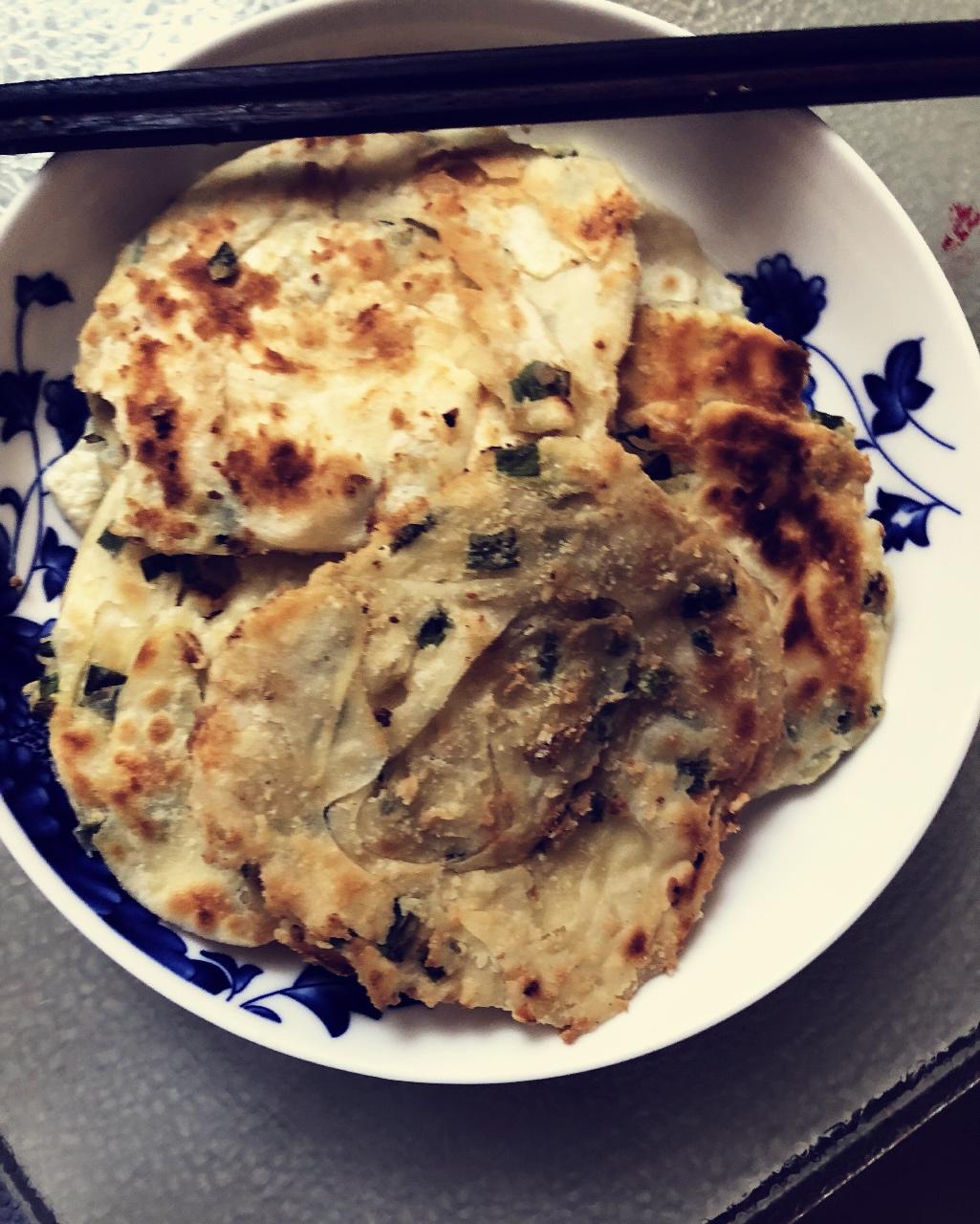 【饺子皮葱油饼】