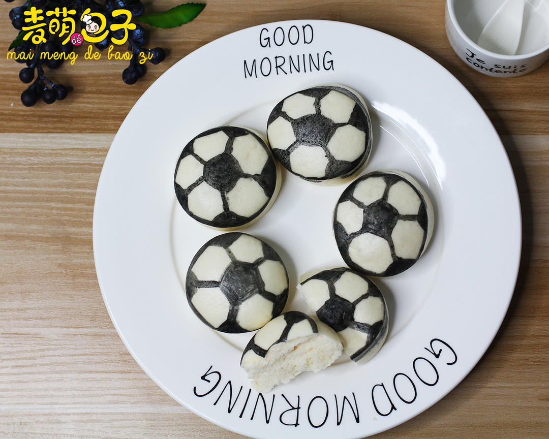 简单到飞起的手绘足球奶香馒头---为俄罗斯世界杯准备看球口粮的做法